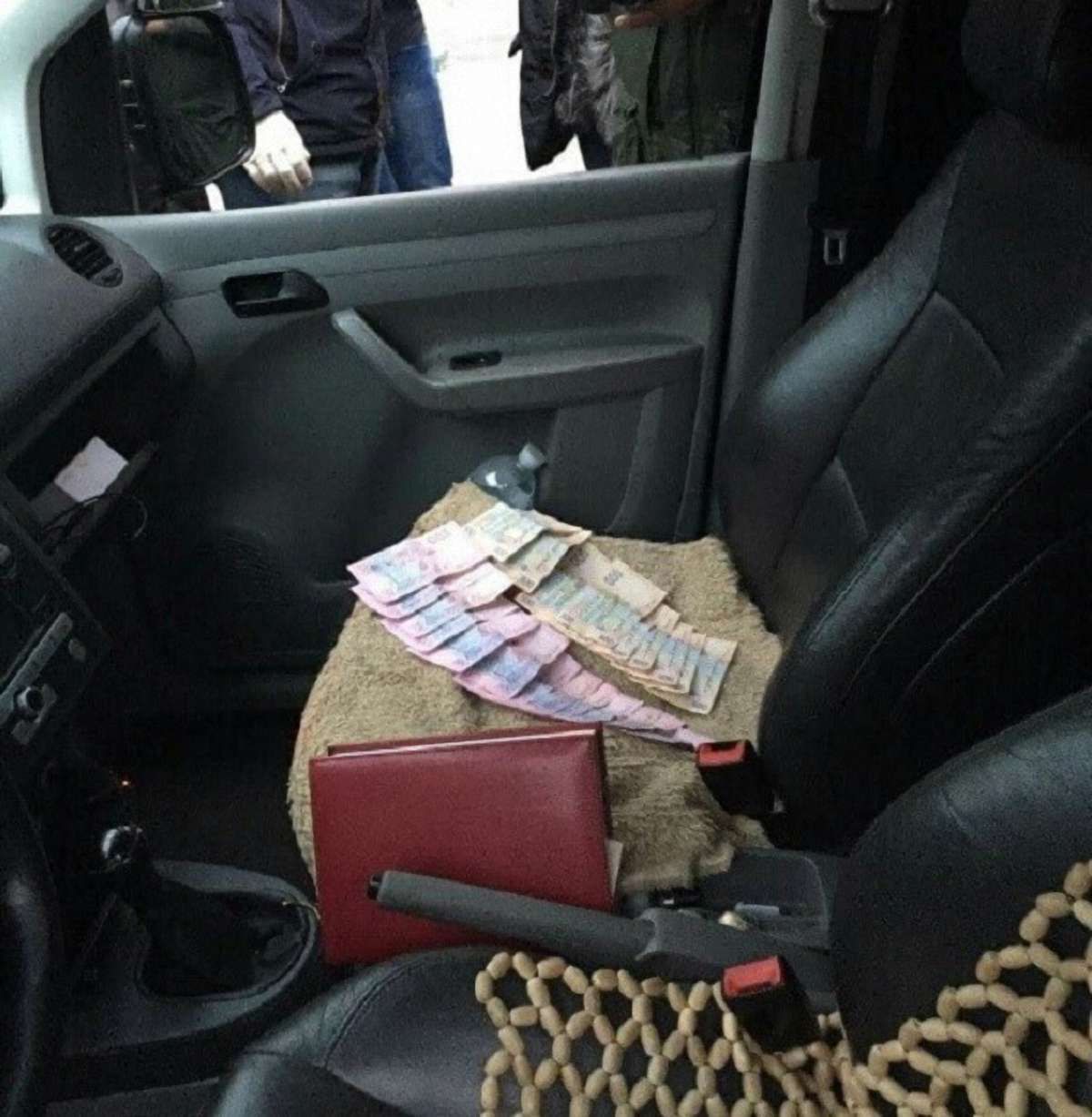 На Тернопільщині на хабарі затримали заступника начальника поліції Кременця