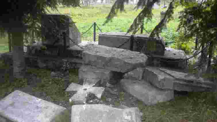 УІНП вимагає від влади Польщі покарати винних у знищенні українських пам’ятників