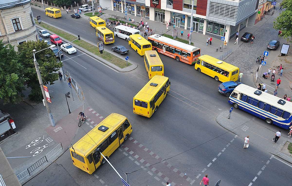 Як ви оцінюєте перенесення кінцевих зупинок приміських маршруток на околиці Львова?