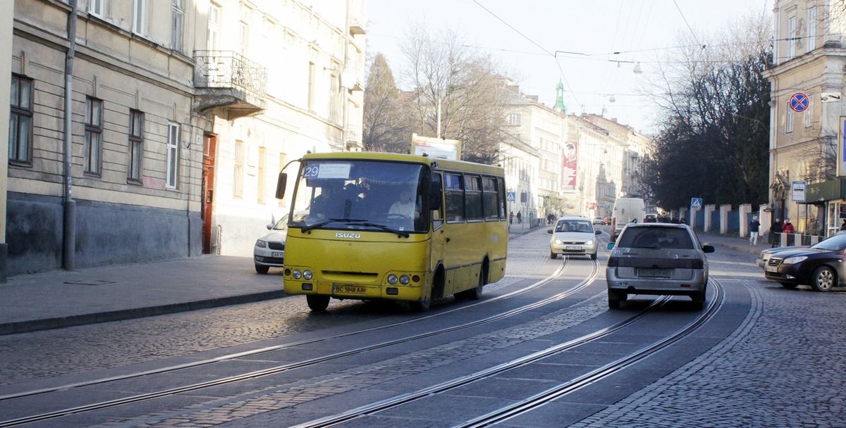 У Львові не вистачає близько 100 водіїв маршруток