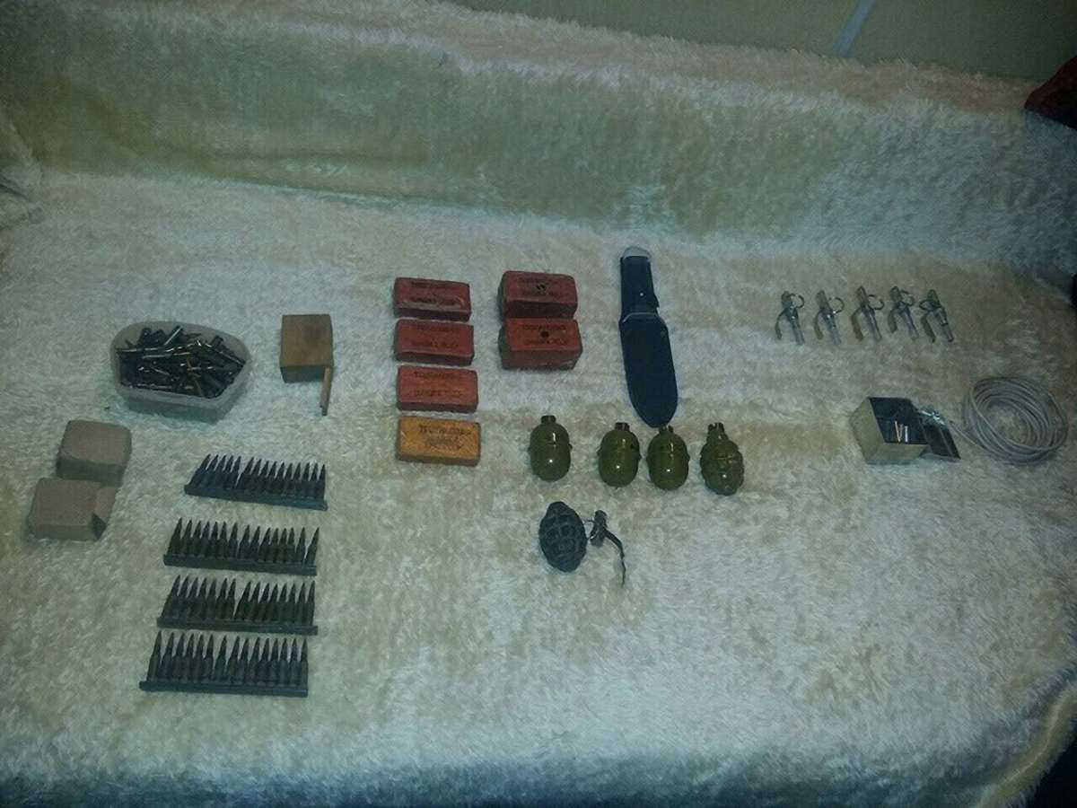 В Києві на маршруті урочистої ходи до Дня захисника України знайшли схрон боєприпасів