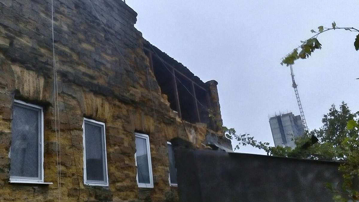 В Одесі обвалилася частина триповерхового будинку, є загиблий