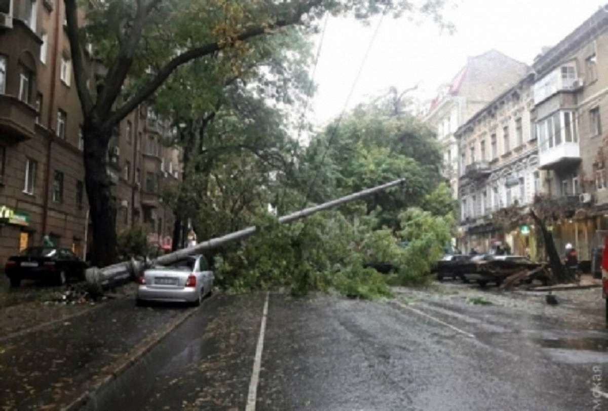До ліквідації наслідків стихії в Одесі залучили військових і Нацгвардію