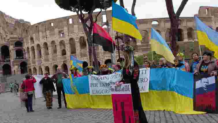 Українці у всьому світі вийшли на акції проти російської агресії в Україні