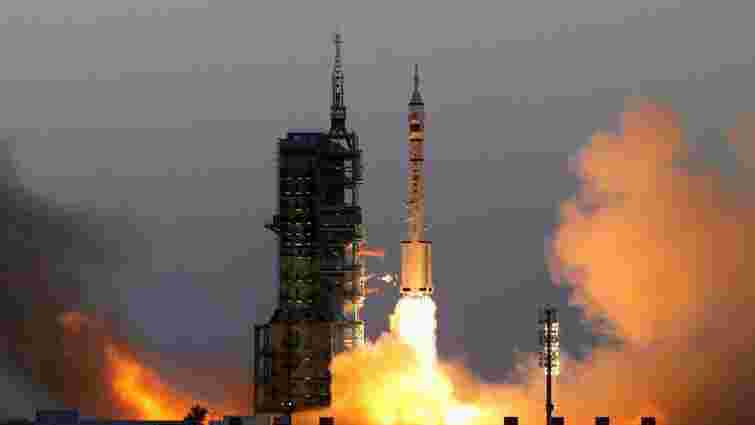 Китай успішно запустив пілотований космічний корабель до своєї космічної лабораторії