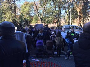 Пацієнтки пологових будинків пікетували Львівську ОДА