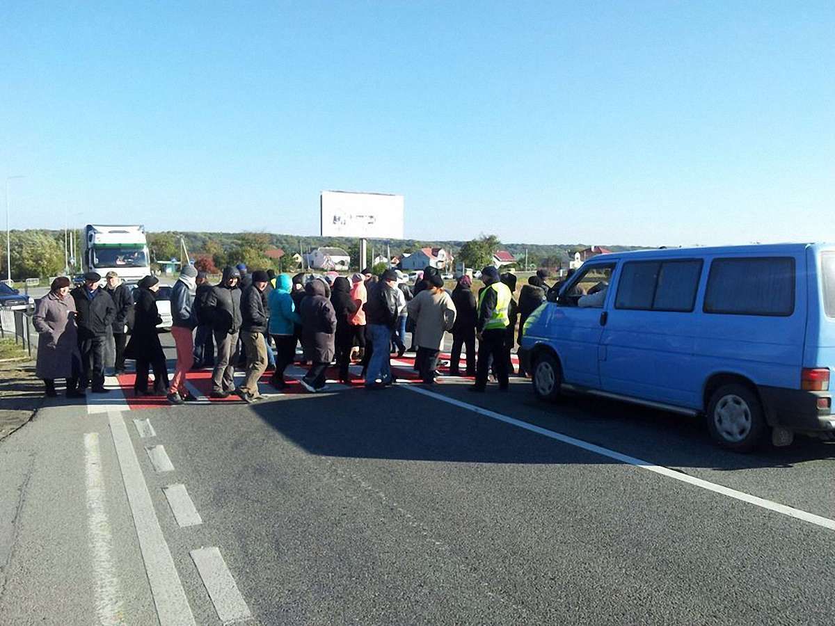 Селяни знову перекрили трасу Київ-Чоп поблизу Львова