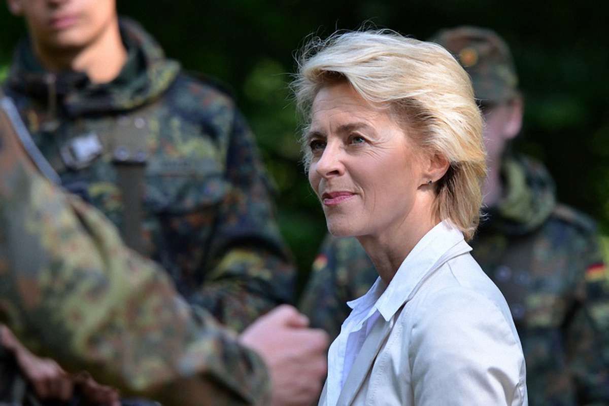 Міністр оборони ФРН заявила про нову військову роль Німеччини у світі
