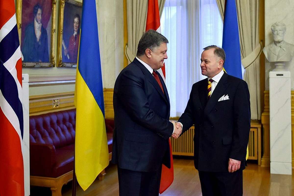 Порошенко обговорив у парламенті Норвегії допомогу для української армії