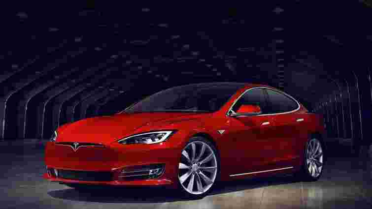 Tesla почала випуск автомобілів з повноцінним автопілотом