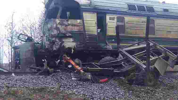 Внаслідок зіткнення поїзда з вантажівкою на Вінниччині загинуло троє людей