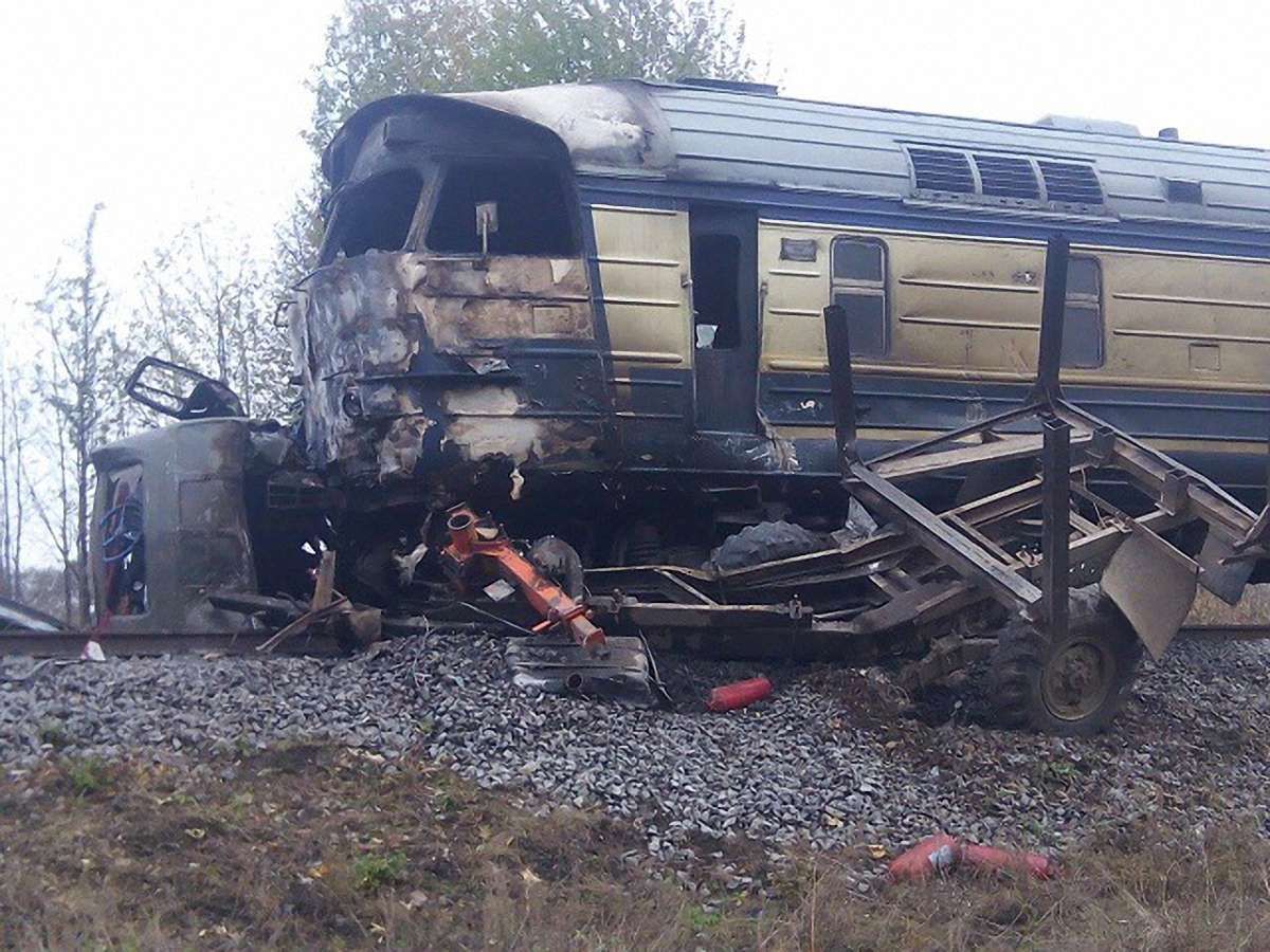 Внаслідок зіткнення поїзда з вантажівкою на Вінниччині загинуло троє людей