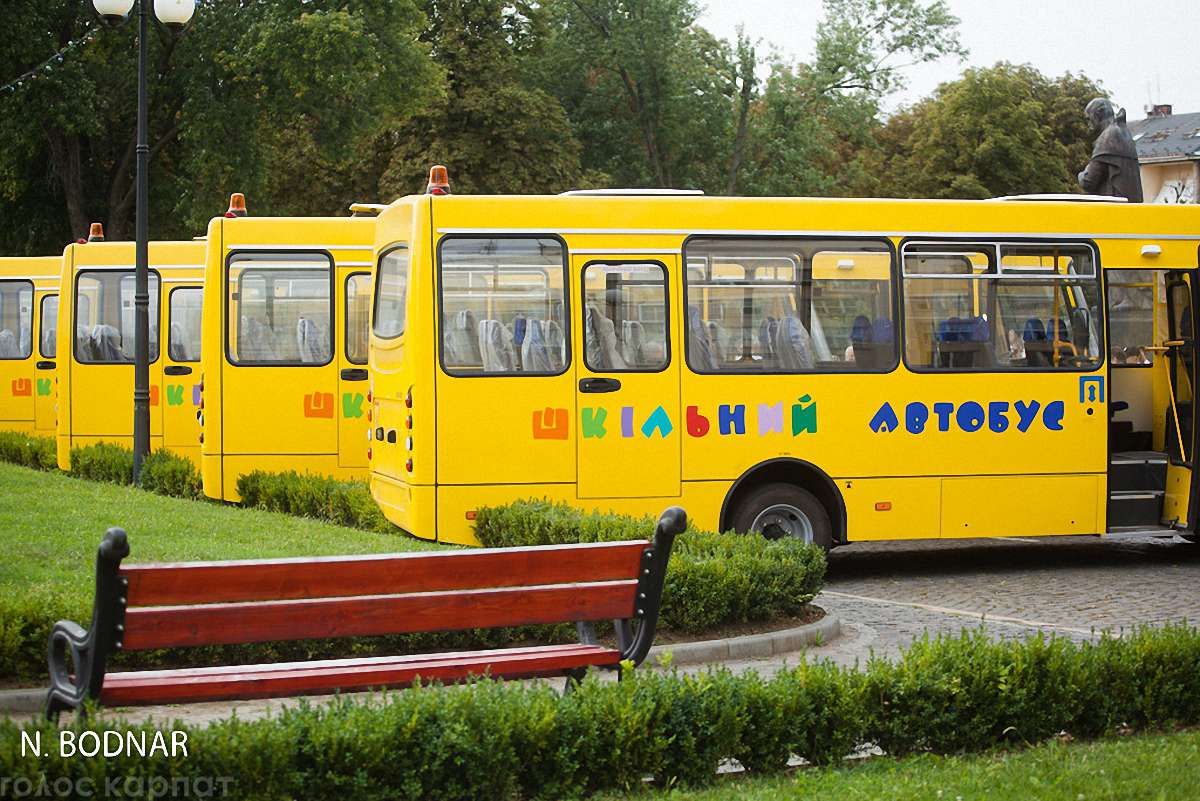 АМКУ скасував закупівлю 90 шкільних автобусів для Львівщини