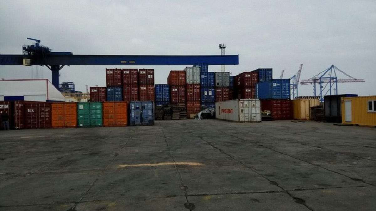 Одеська митниця затримала 109 контейнерів нелегального лісу