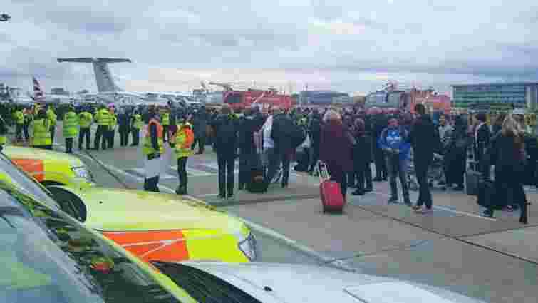 З аеропорту Лондона евакуювали усіх пасажирів та персонал, є постраждалі