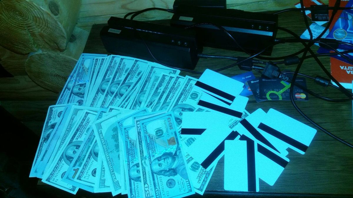 СБУ заблокувала схему зняття готівки з карток мешканців тимчасово окупованих територій
