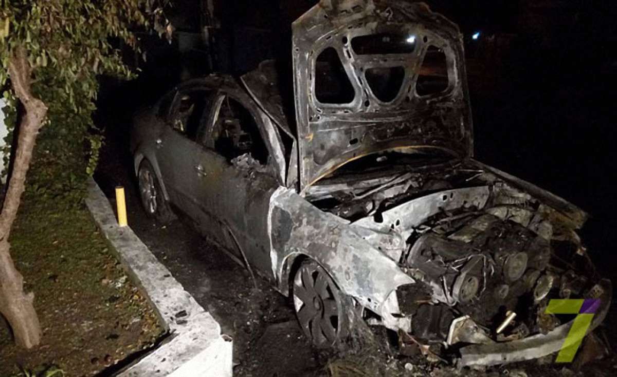 В Одесі вночі спалили автомобіль начальника податкової інспекції