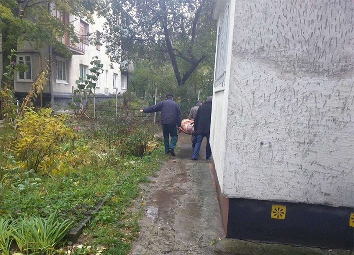 На Новому Львові біля будинків виявили тіло 60-річного чоловіка