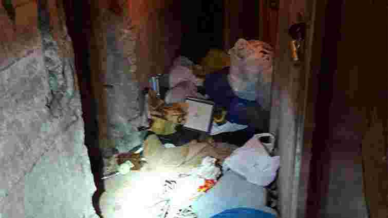 Львівські патрульні затримали у підвалі житлового будинку двох грабіжників