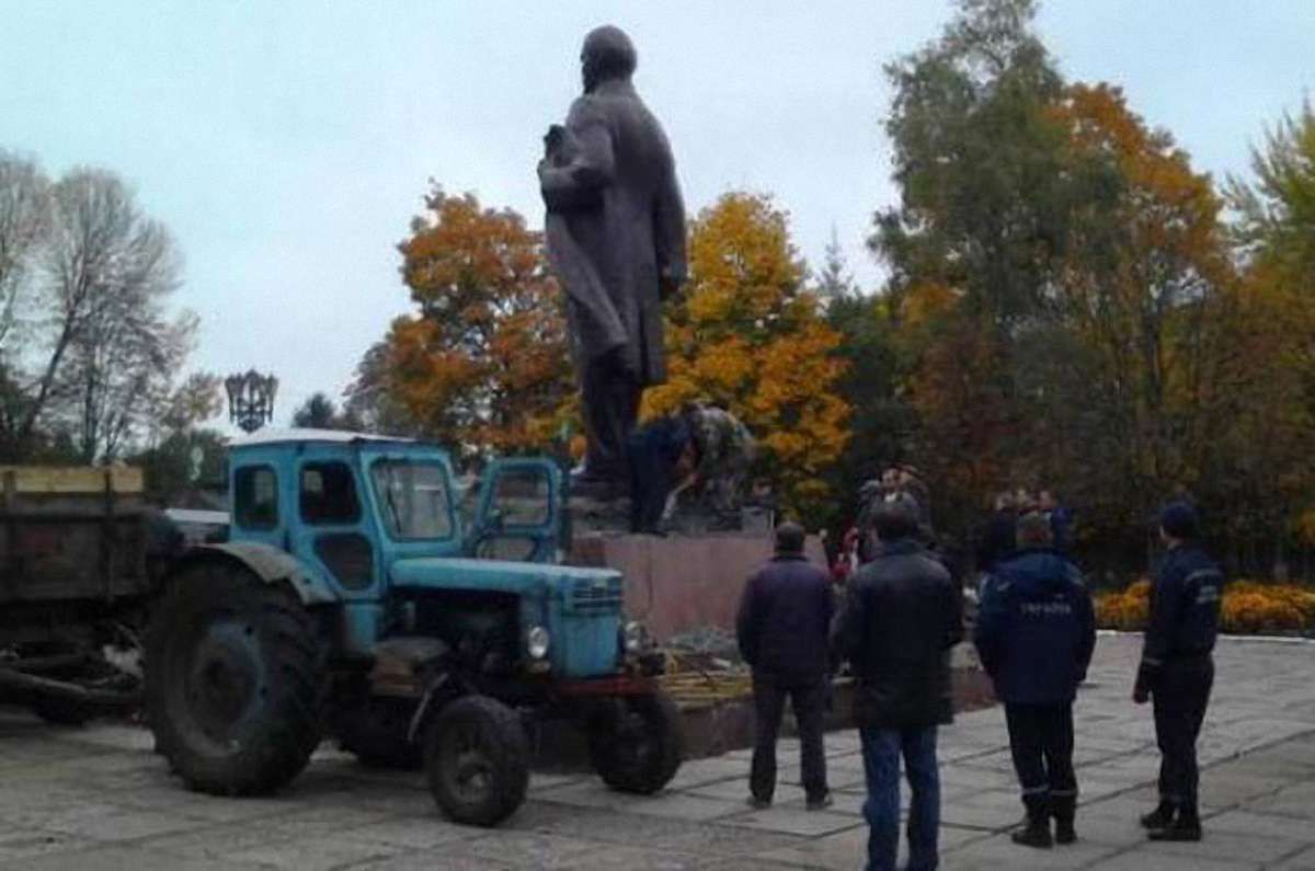 На Чернігівщині демонтували останній пам'ятник Леніну в Україні