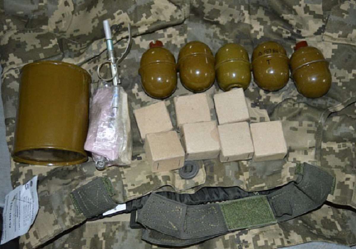Житель Донеччини намагався відправити до Коломиї гранати і сигнальні ракети службою доставки