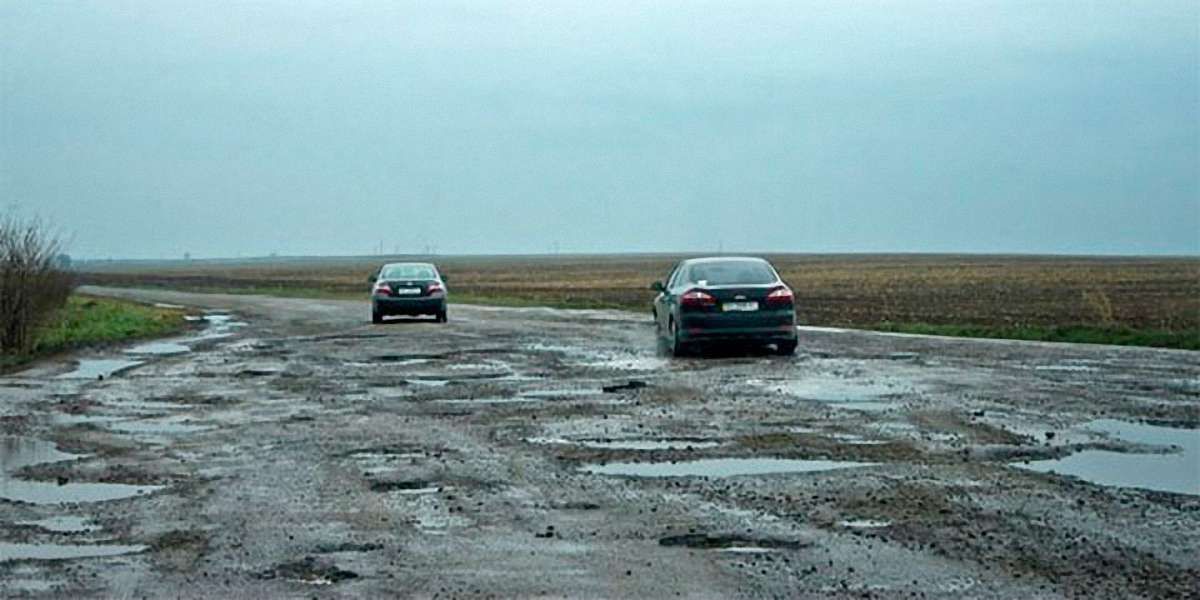 Міністр інфраструктури обіцяє відремонтувати до кінця року усі «дороги смерті»