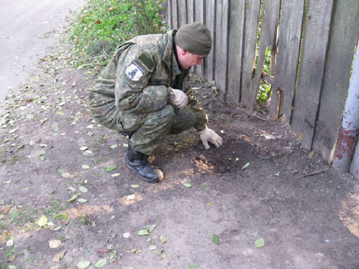 На Чернігівщині подружня пара підірвалася на розтяжці біля власного будинку
