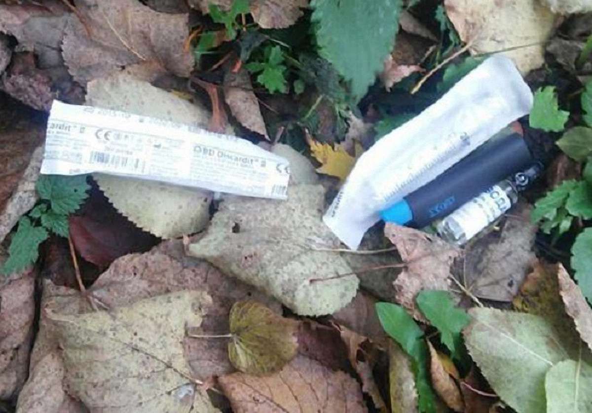 Біля дитсадка у Львові затримали чоловіків з наркотиками