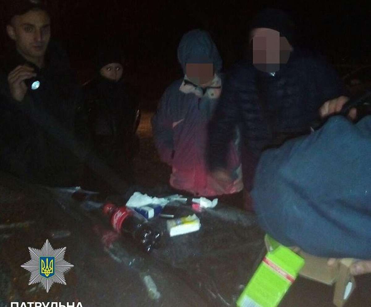 На Сихові затримали викрадачів номерних знаків