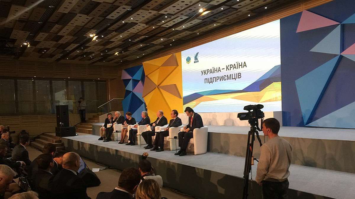 Під час бізнес-форуму підприємців банкіри розповіли, хто саме годує владу