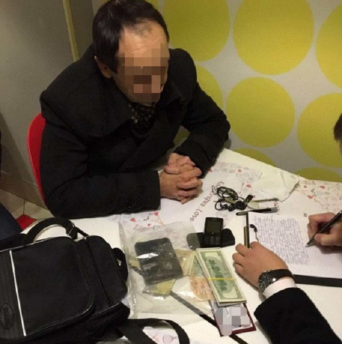 У Києві на хабарі у $5 тис. затримали захисника суспільної моралі