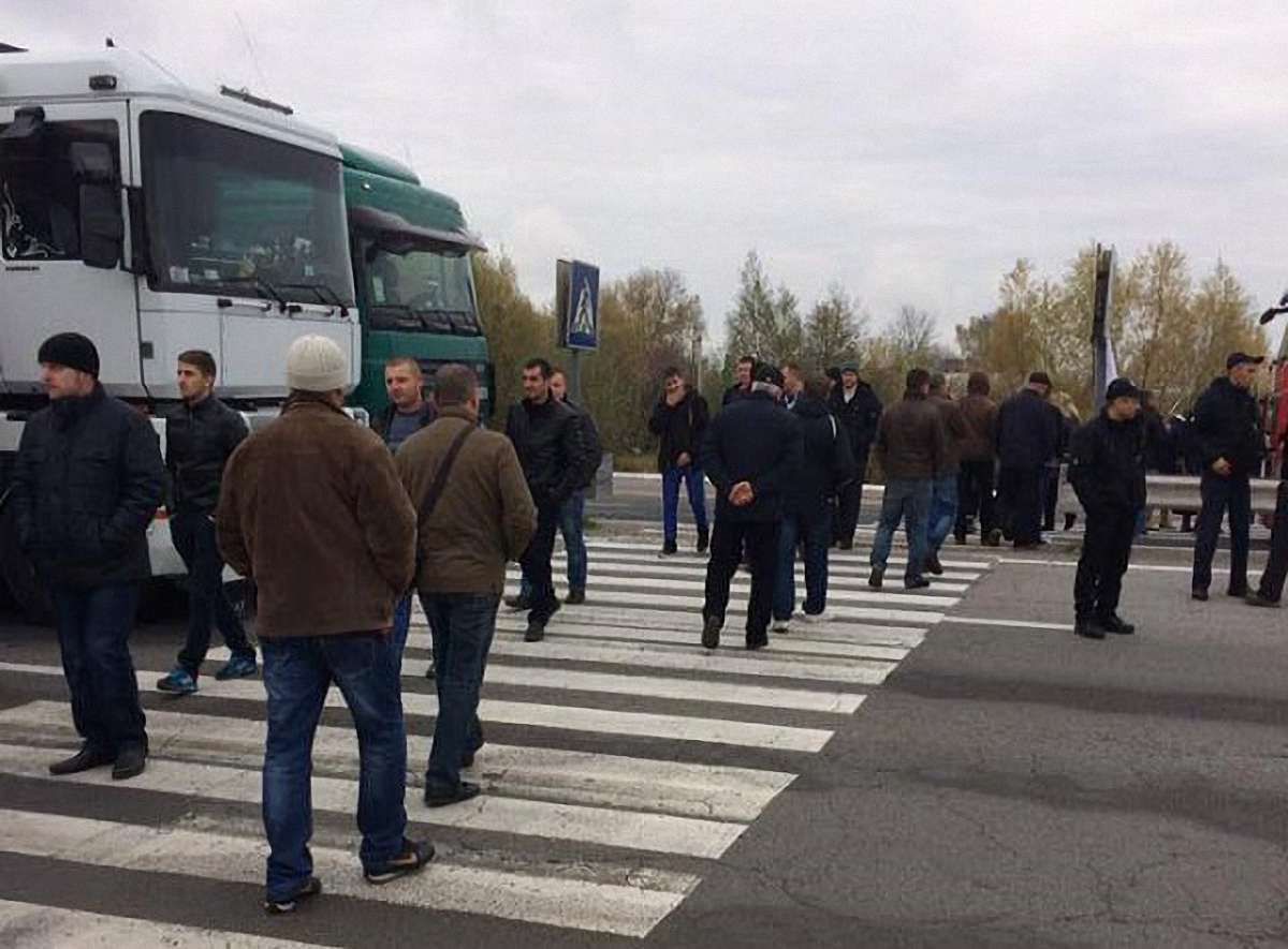 Шахтарі перекрили міжнародну трасу біля Ягодинської митниці