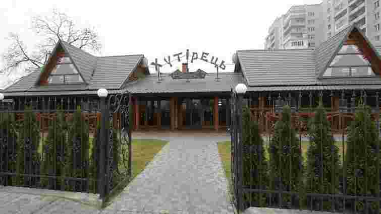 У Львові демонтують незаконно збудований ресторан на Хуторівці  