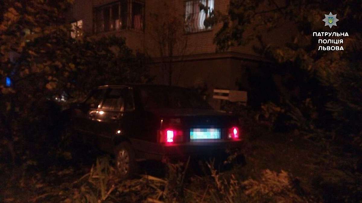 У Львові п’яний водій-підліток намагався втекти після скоєної ДТП