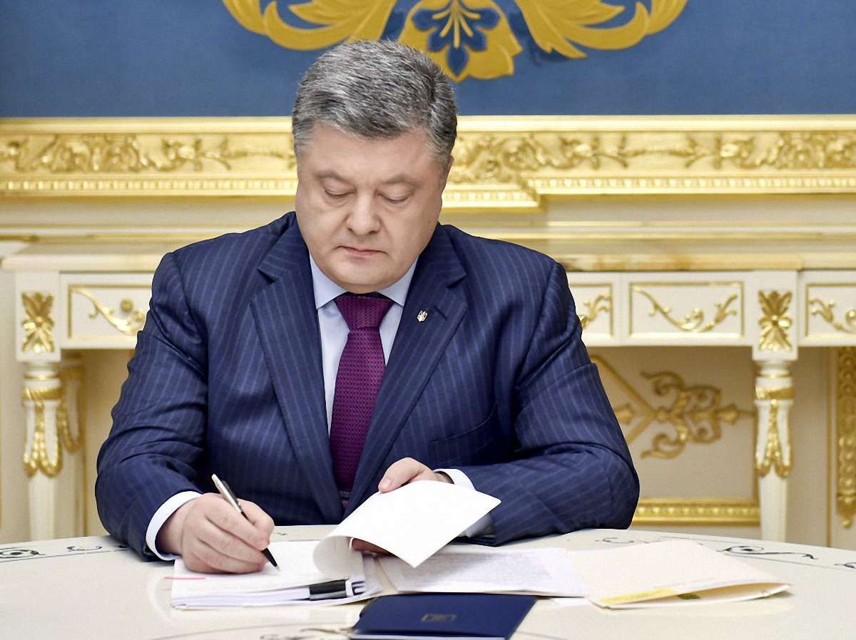 Порошенко продовжив мораторій на продаж землі до 2018 року