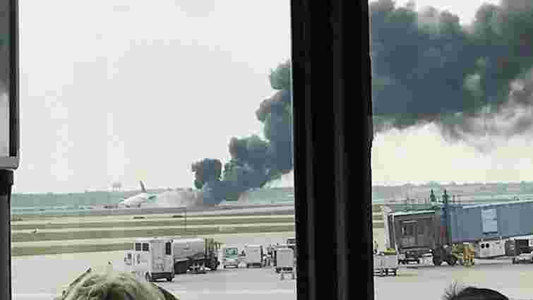 В аеропорту Чикаго під час злету загорівся пасажирський літак