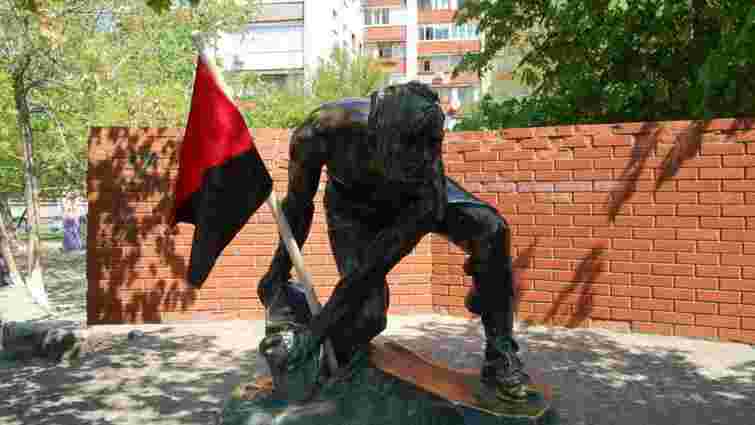 В Києві демонтували пам’ятник «Брила — зброя пролетаріату»