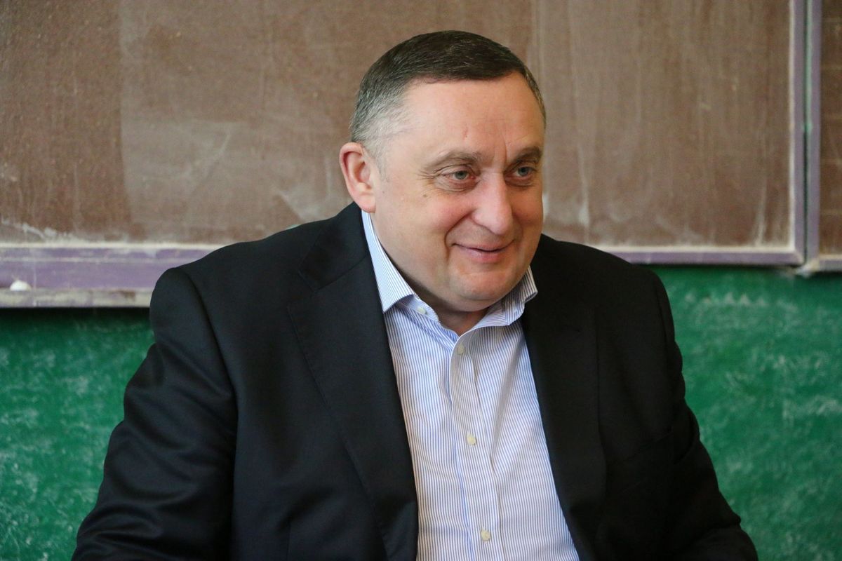 Київський фотограф нагадав Дубневичу про обіцянку подарувати коштовний годинник
