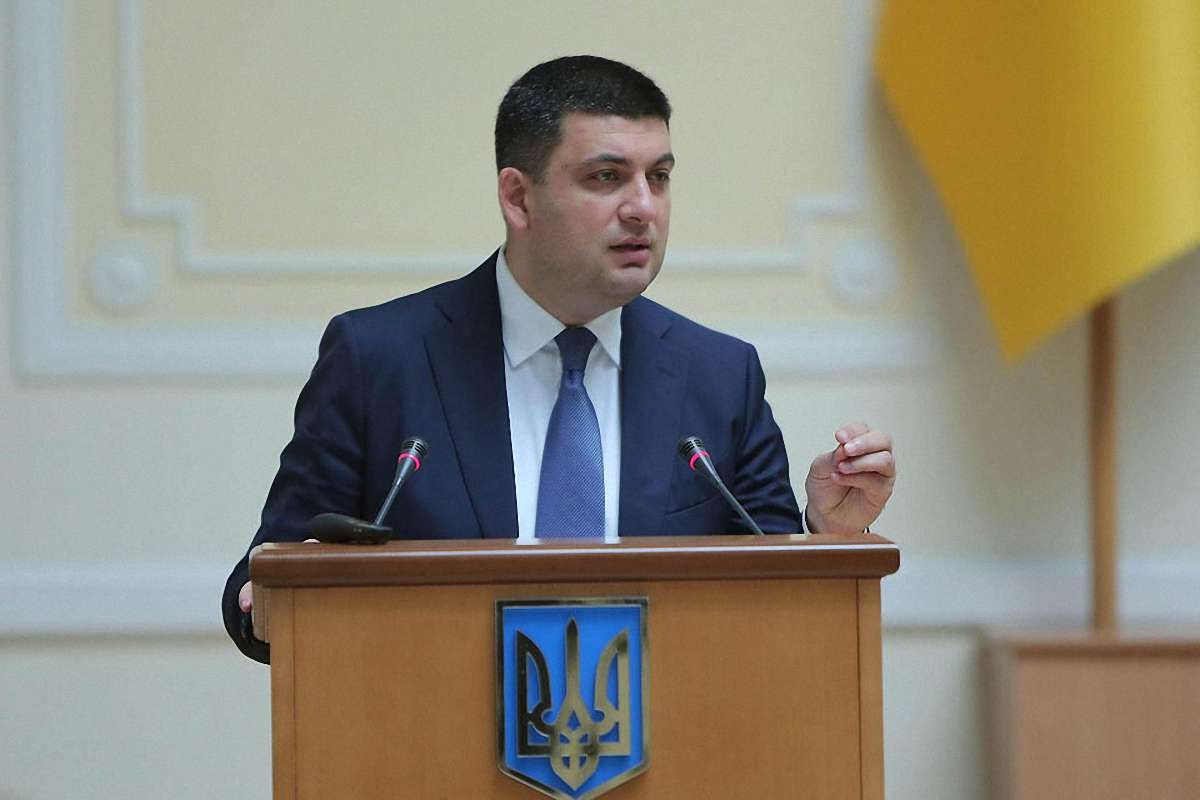Прем’єр запропонував не прив’язувати зарплати чиновників до підвищення «мінімалки»