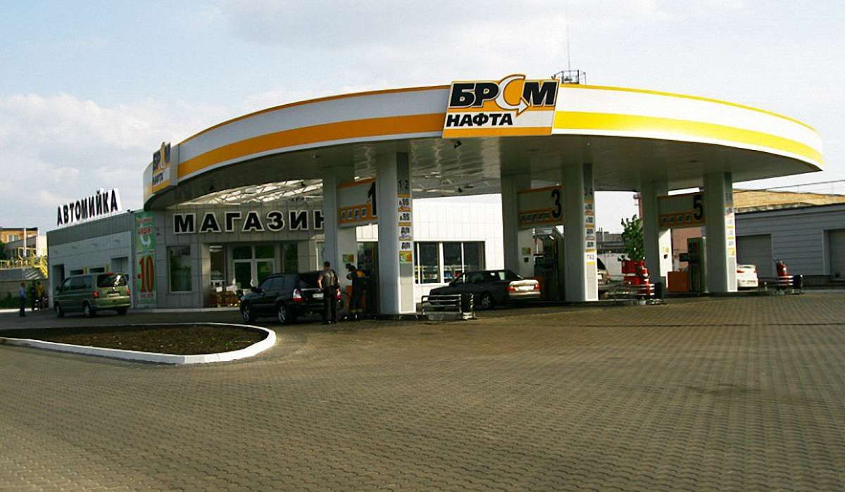 Силовики проводять обшуки у мережі АЗС, пов’язаної з екс-міністром Едуардом Ставицьким
