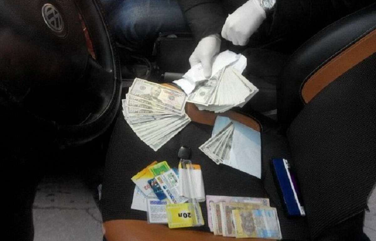 СБУ затримала на хабарі військового комісара у Хмельницькій області