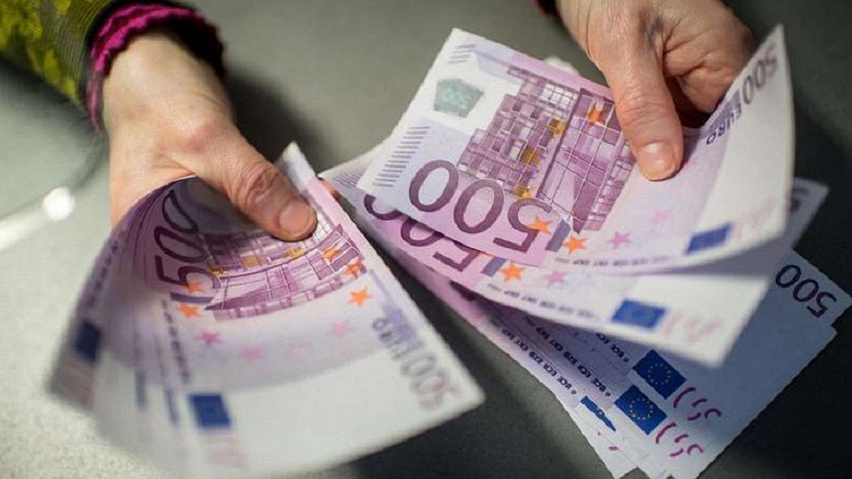 У Болгарії на дні озера знайшли 13 млн фальшивих євро
