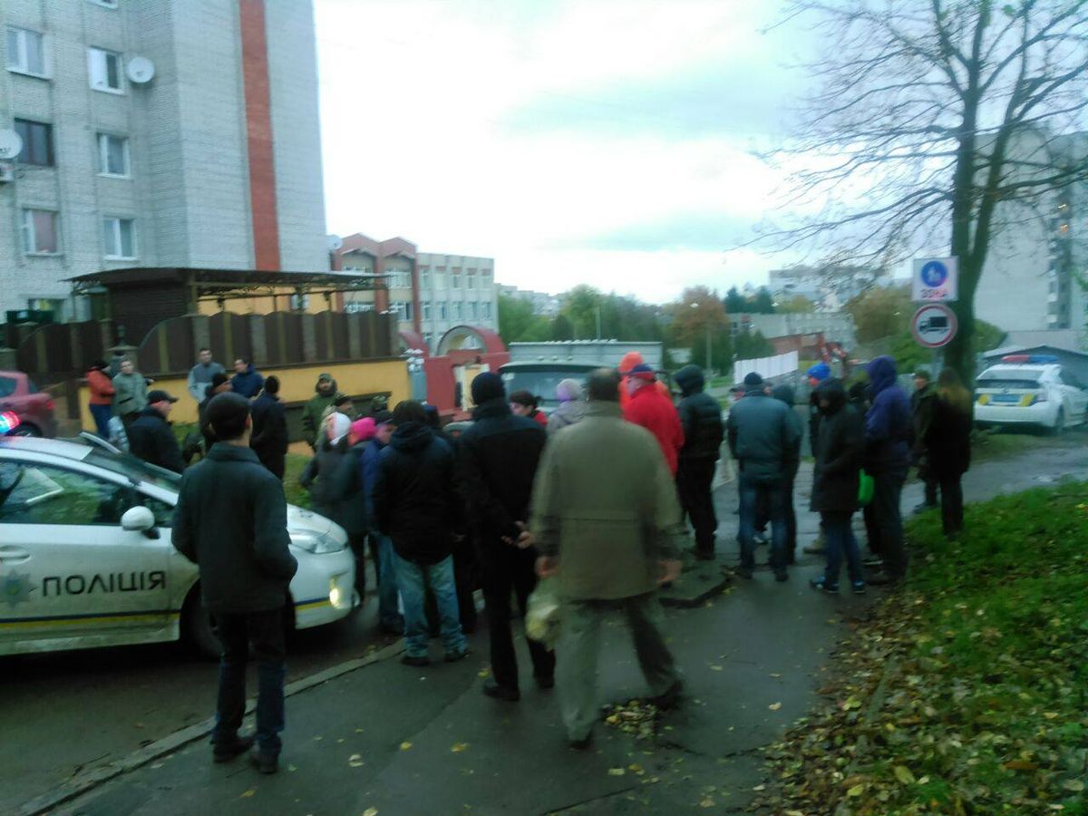 На скандальному будівництві у Львові сталися сутички між мешканцями та охоронцями