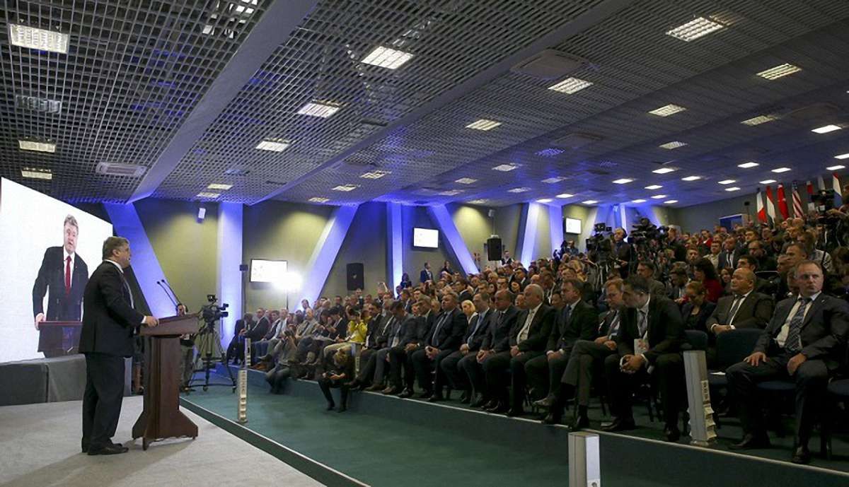 Порошенко виступив проти е-декларування військовослужбовців