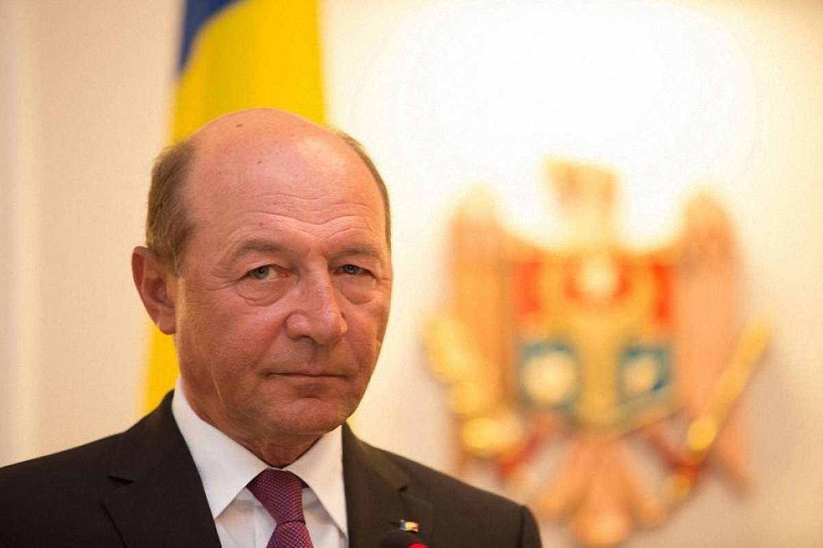 Екс-президент Румунії прийняв громадянство Молдови