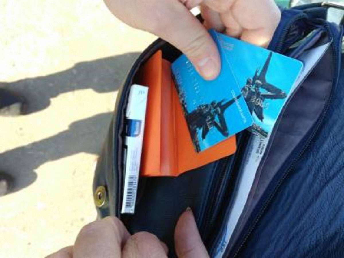 У Донецькій області прикордонники затримали жінку з банківськими картками «ДНР»