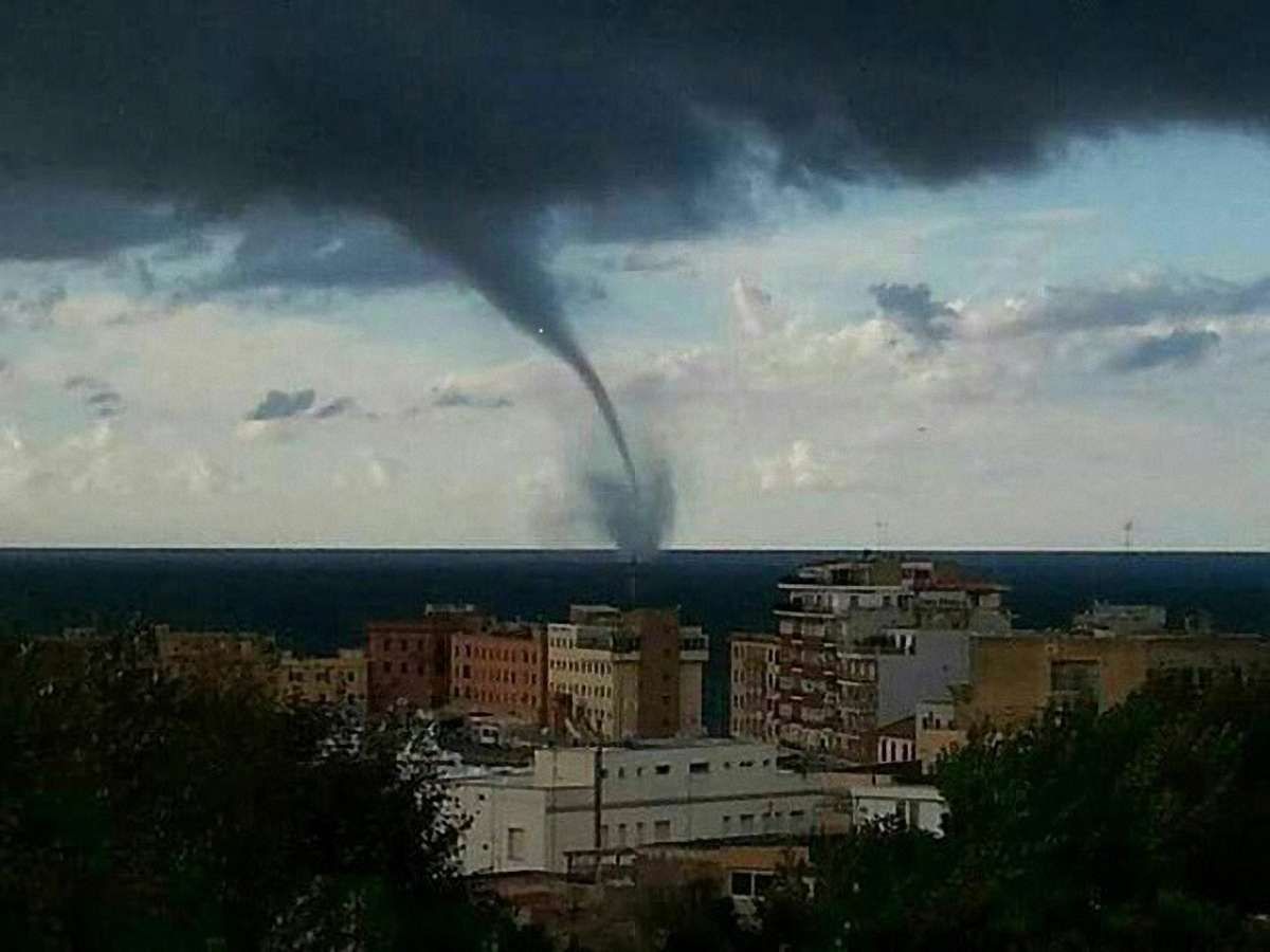 Внаслідок торнадо в Італії загинули дві людини