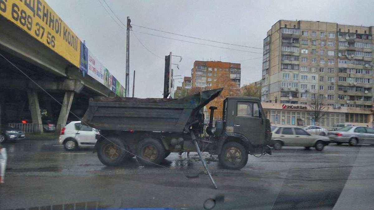 Через ДТП на вул. Науковій у Львові не курсують тролейбуси