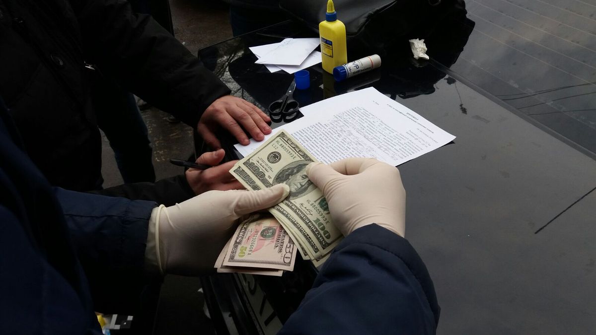 У Львові СБУ затримала на хабарі працівника виконавчої служби