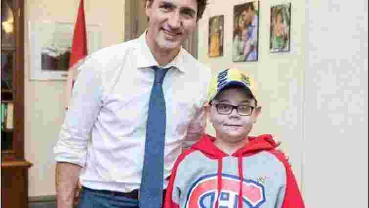 Прем’єр Канади зустрівся з українським хлопчиком, покаліченим на Донбасі
